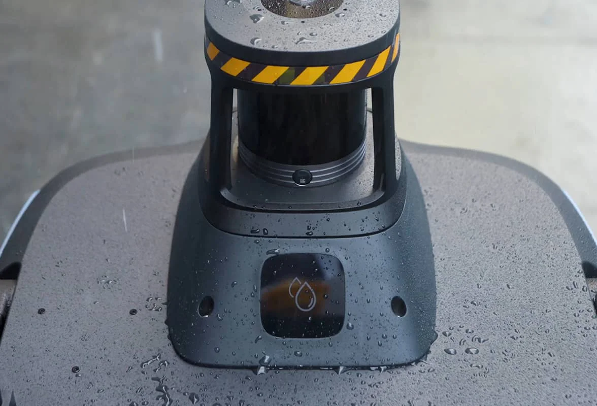 PUDU MT1 Max — operating in a commercial environment